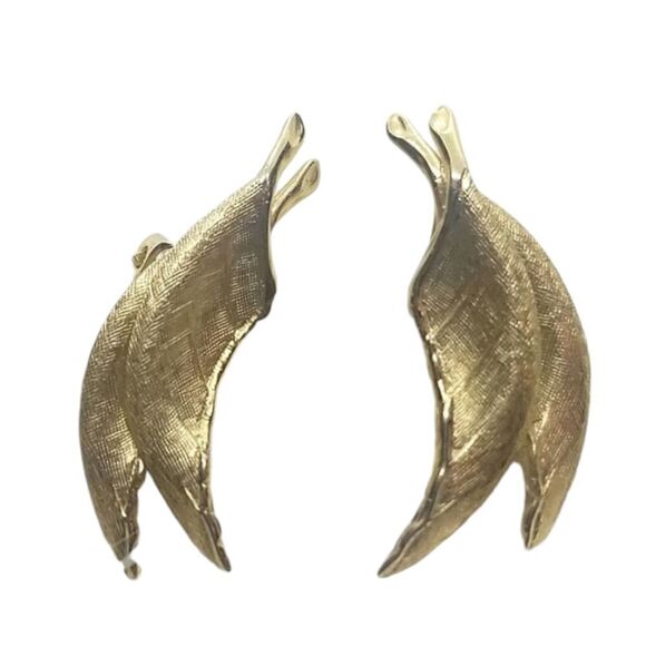 Giovanni Jewelry - Vintage Giovanni Double Leaf Gold Clip Earrings